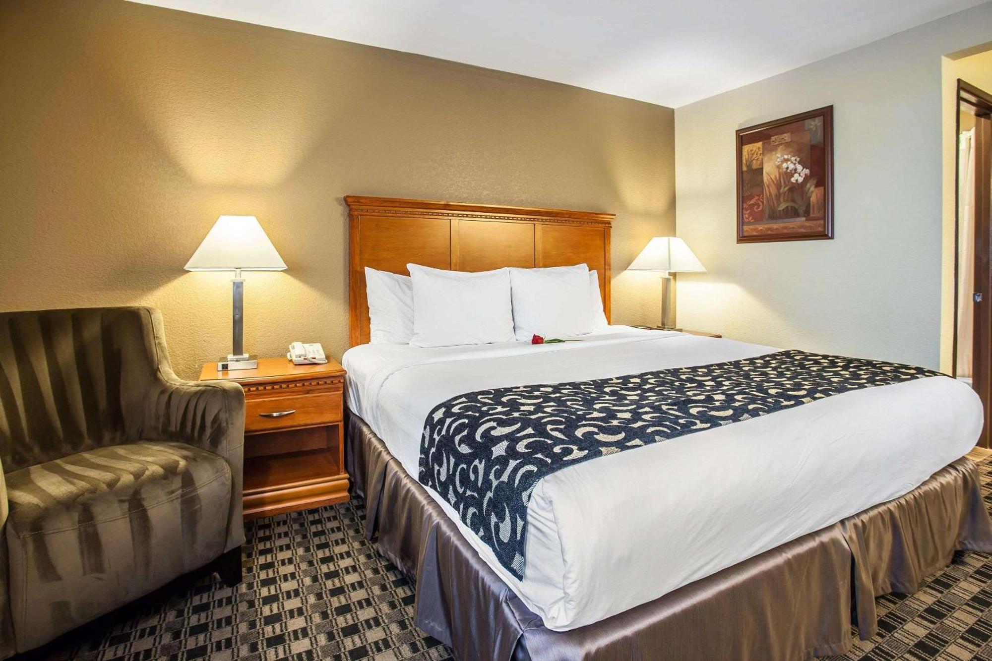 Clarion Inn Renton-Seattle Exterior photo
